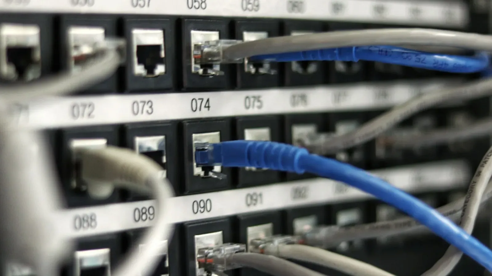 Network routing between a VPS and mainland China